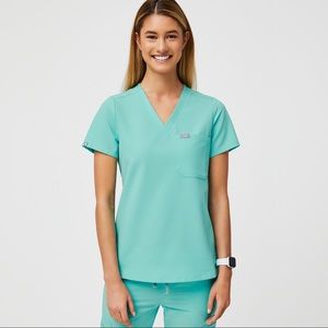 Figs fresh aqua SET scrubs